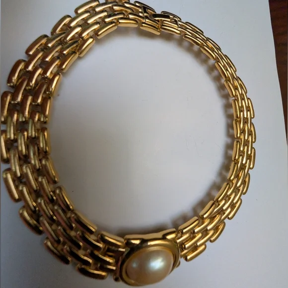 Vintage Givenchy Gold Tone Panther Link Choker Necklace w/ Pearl 18" - Picture 3 of 9